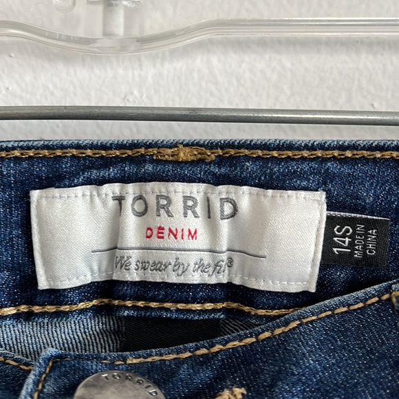 Torrid straight leg blue jeans. Size 14S. - Picture 2 of 4
